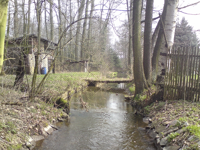 Alba-Tyniste-nad-Orlici-50.jpg - A poslední stavení v Týništi nad Orlicí, ještě že tu vodáků projíždí jenom na prstech jedné ruky během století